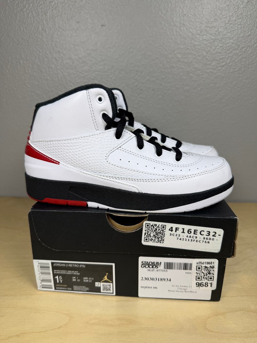 ir Jordan 2 Retro OG Chicago 2022 PS White Red Size 1.5Y New